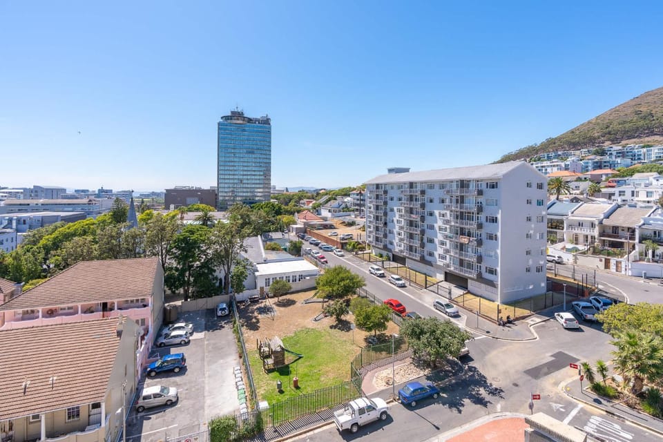 Sea Point, Secure, Modern 1 Bedroom Apartment Apartment in Sea Point