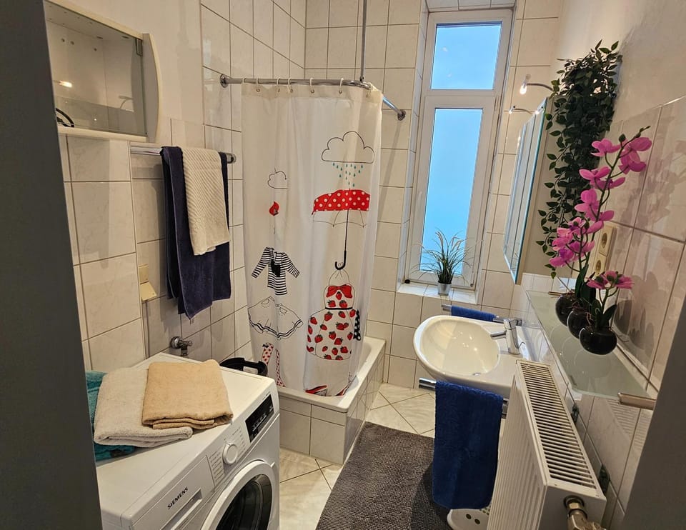 Shower, Bathroom, towels