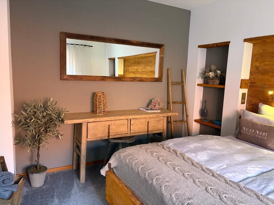 Photo of the whole room, Bedroom