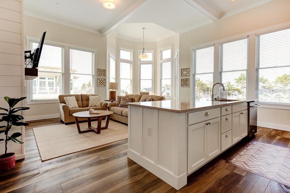 Kitchen or kitchenette, Living room, Seating area, Dining area