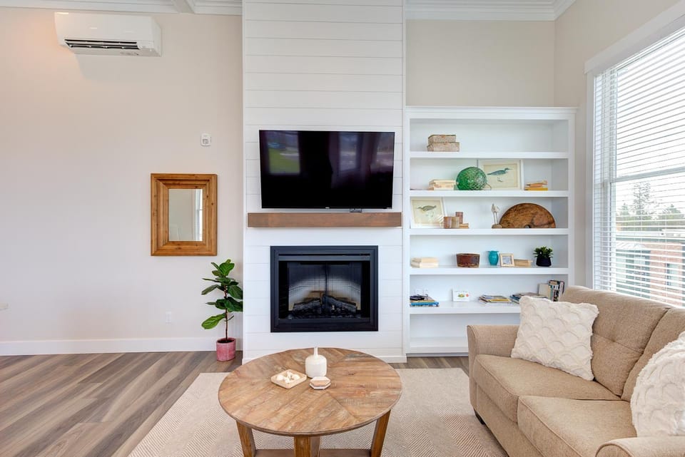 Communal lounge/ TV room, TV and multimedia, Living room, Evening entertainment