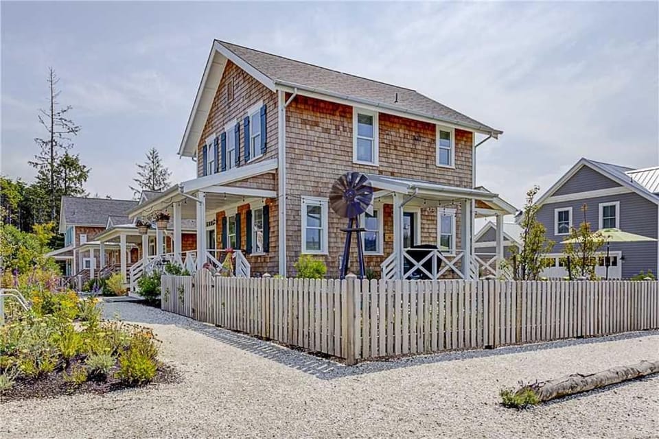Property building, Day