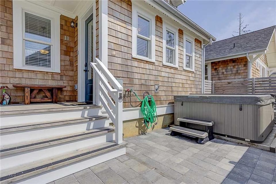 Property building, Patio, Day, Hot Tub, View (from property/room), Balcony/Terrace