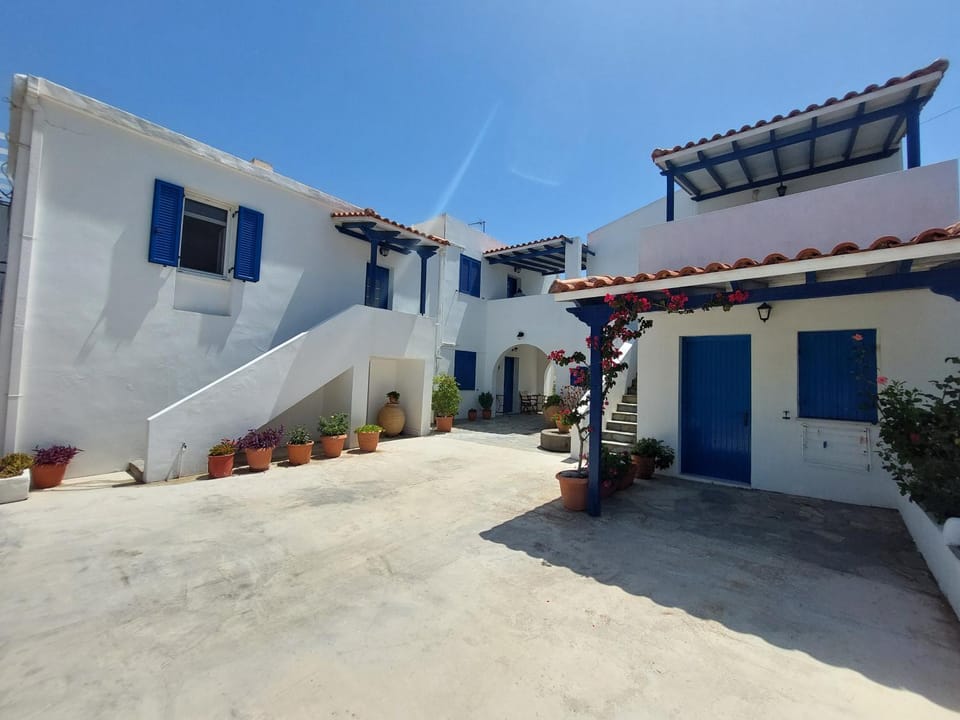ΕΙΡΗΝΗ Studios Apartment in Islands