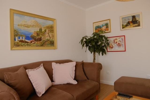 Living room, Decorative detail