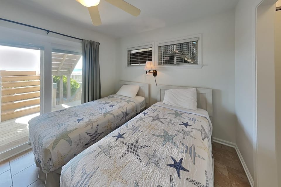 Bed, Balcony/Terrace, Bedroom, wardrobe