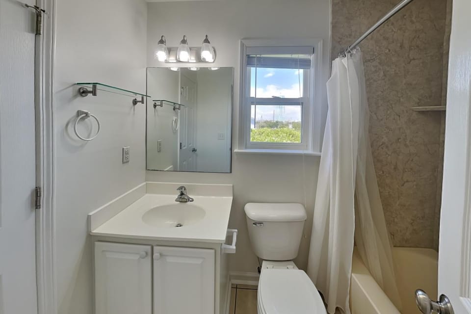 Shower, Toilet, Bathroom, Bath, towels