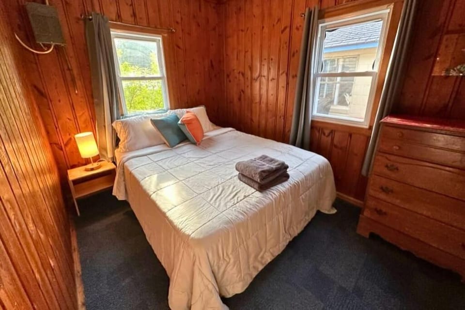 Cozy cabin on the beach of Lake Huron Cabin in Au Sable Charter