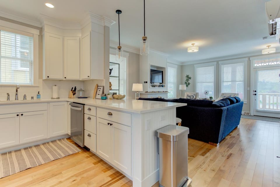 Kitchen or kitchenette, Dining area, dishwasher, stove