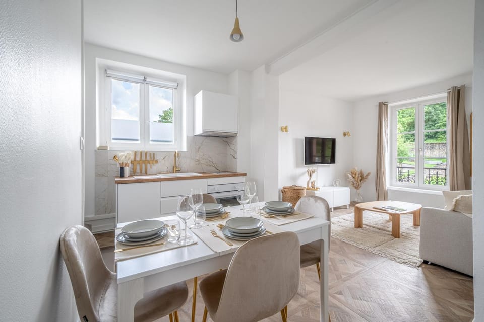 TV and multimedia, Kitchen or kitchenette, Living room, Decorative detail, Seating area, Dining area, dishwasher, oven, stove, kitchen