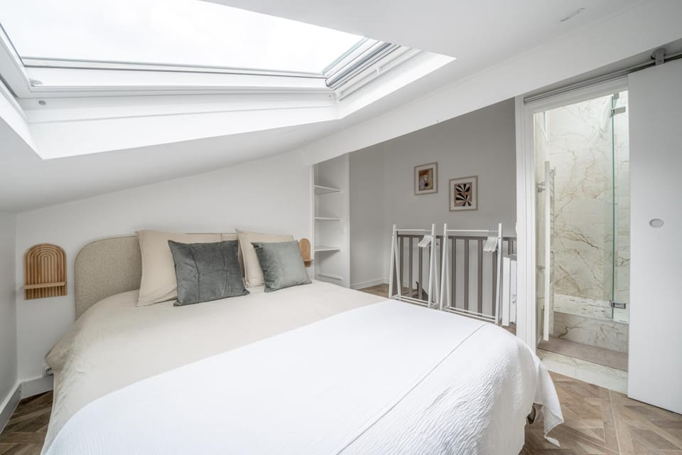 Shower, Bed, Night, Bathroom, Photo of the whole room, Decorative detail, Bedroom, storage