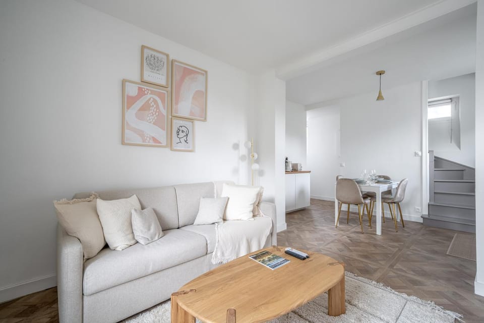 Living room, Decorative detail, Seating area, Dining area