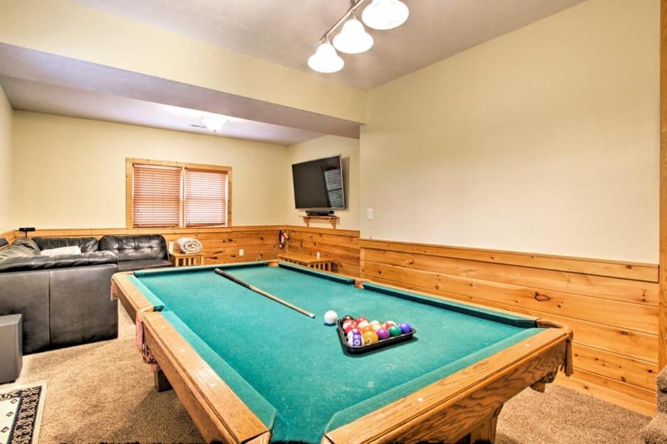 Mountaintop Manor by Eden Crest Chalet in Pigeon Forge