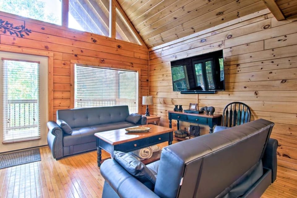 Mountaintop Manor by Eden Crest Chalet in Pigeon Forge
