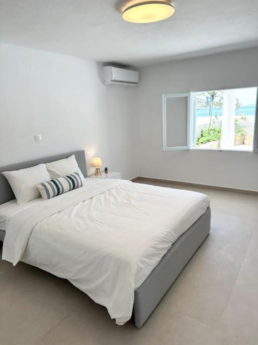 Bed, Bedroom, air conditioner
