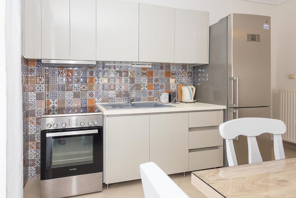 Kitchen or kitchenette, Dining area, oven, stove