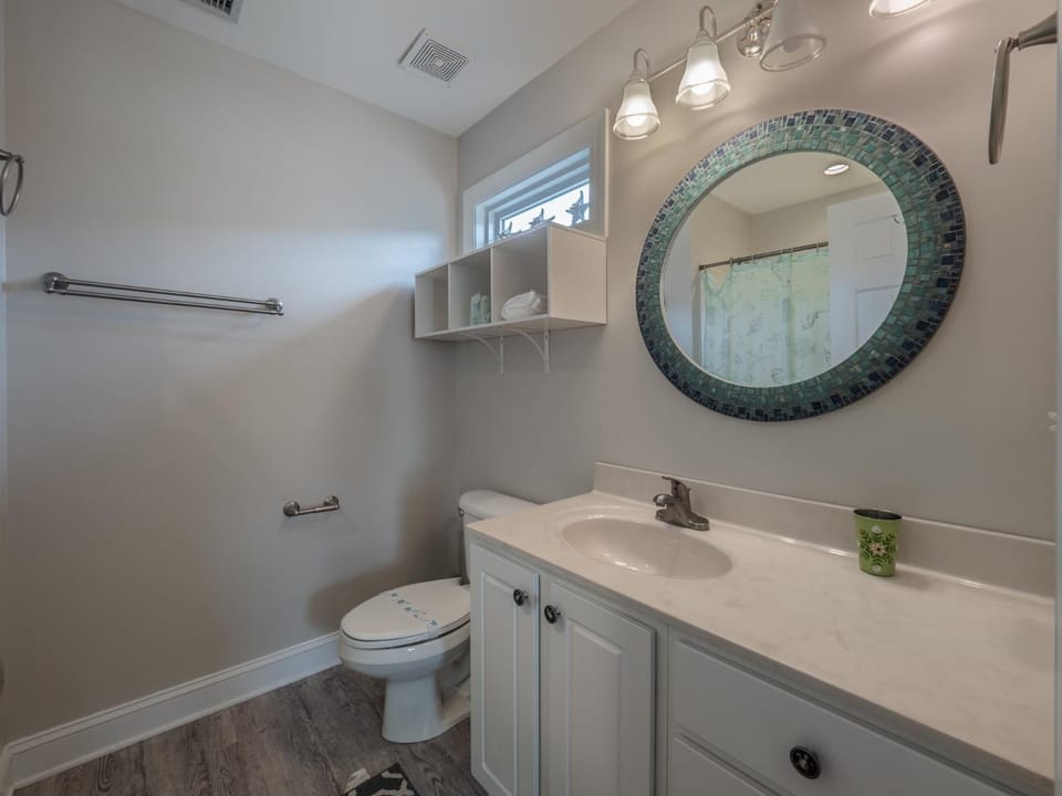 Toilet, Bathroom, towels