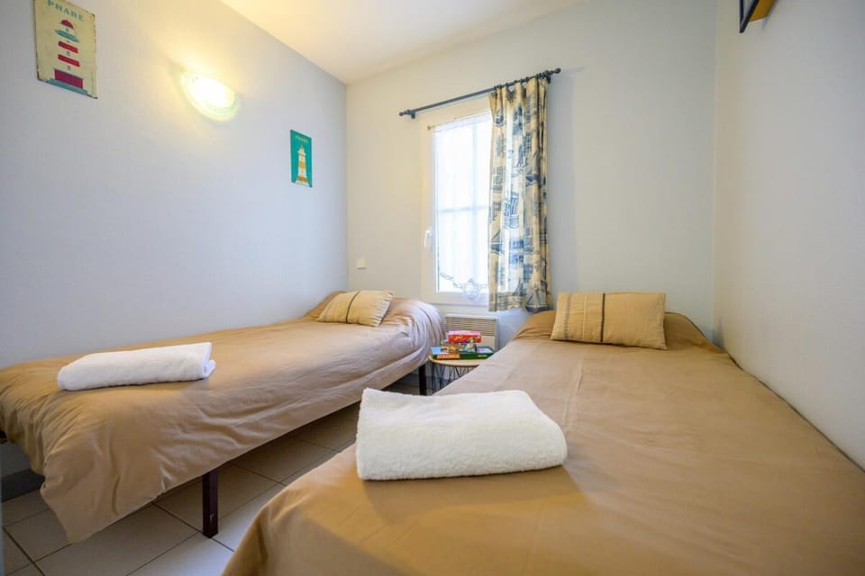 Well placed apartment with courtyard 300m from port House in Saint-Martin-de-Ré