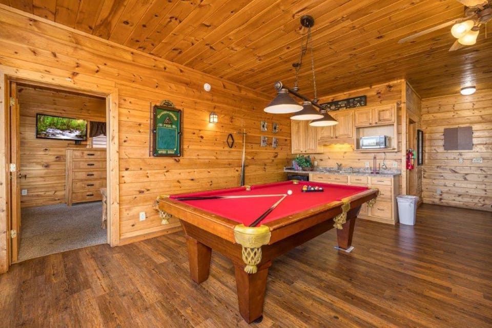 Grand Vista Lodge by Eden Crest Chalet in Pigeon Forge