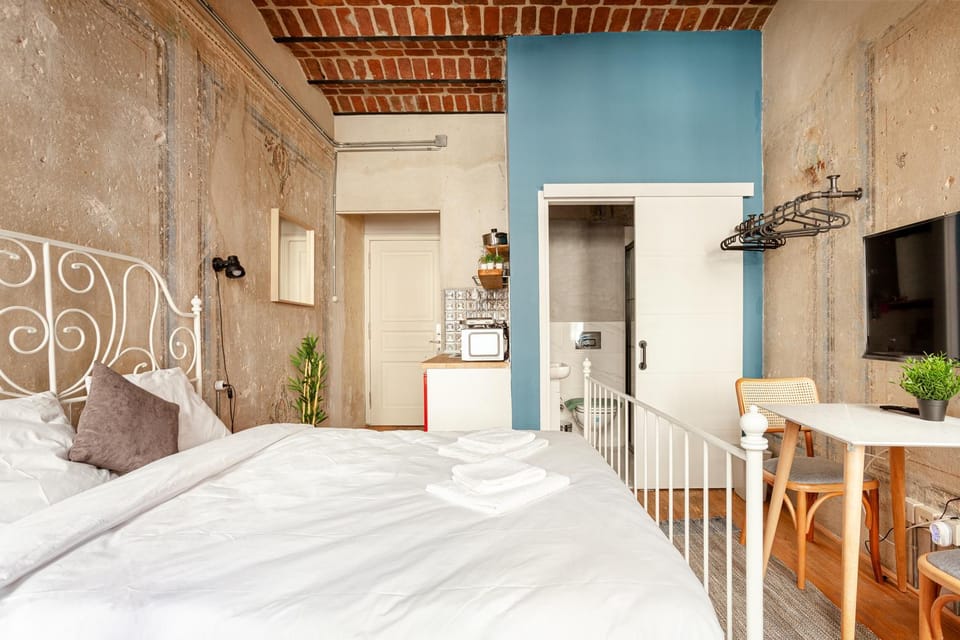 Bed, TV and multimedia, Photo of the whole room, Bedroom, air conditioner