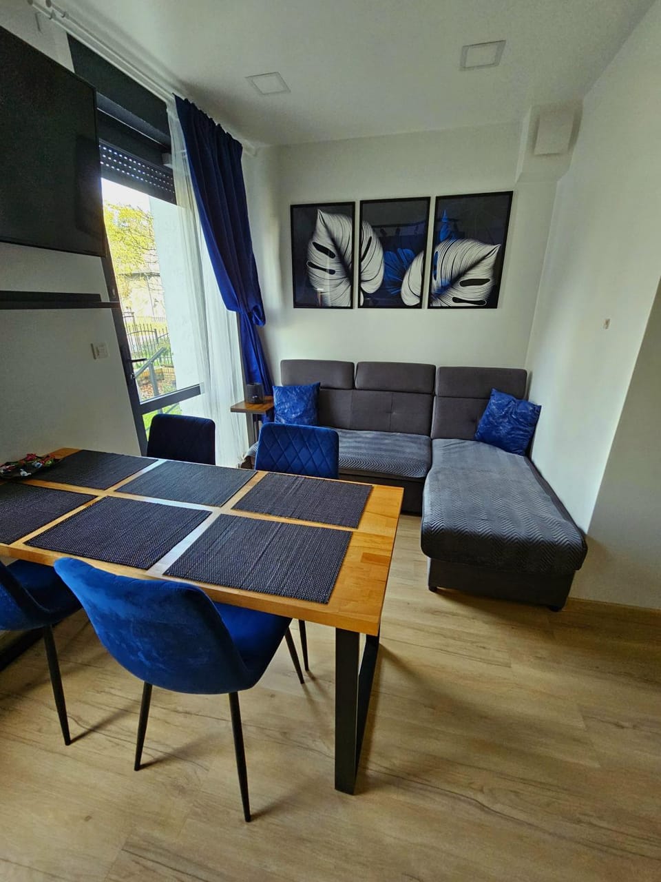 TV and multimedia, Living room, Dining area