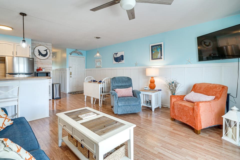 Carolina Beach Condo w/ Balcony: Walk to the Ocean House in Carolina Beach