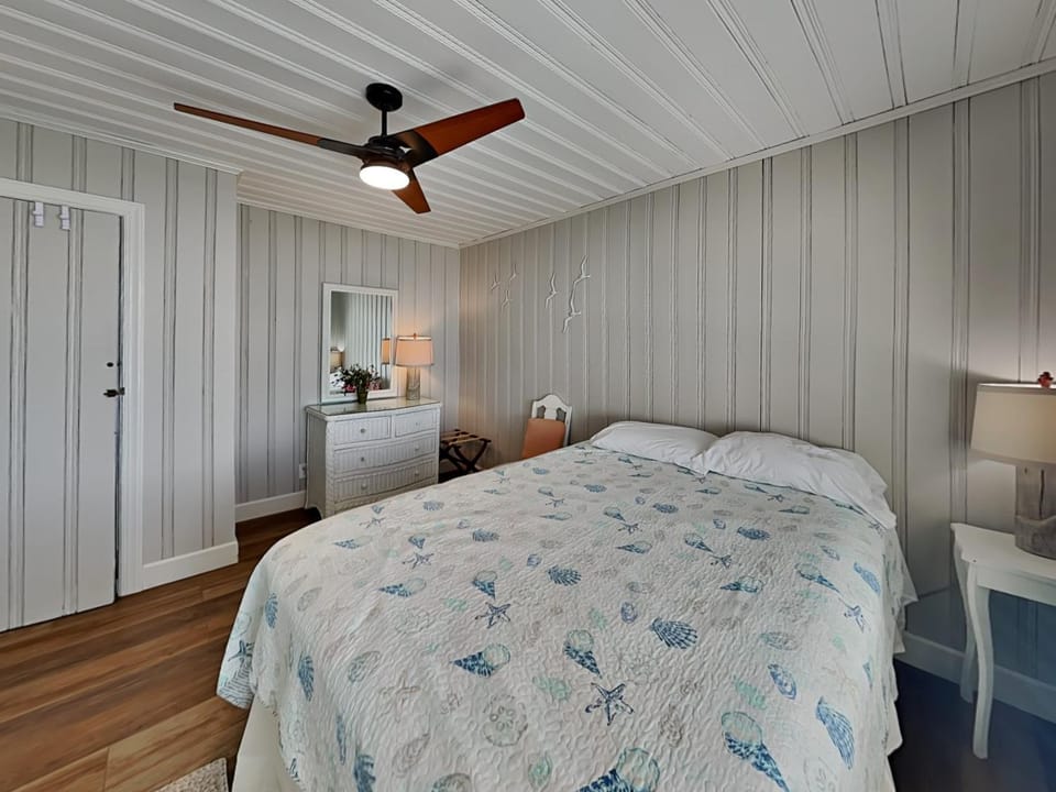 The Playhouse House in Topsail Beach