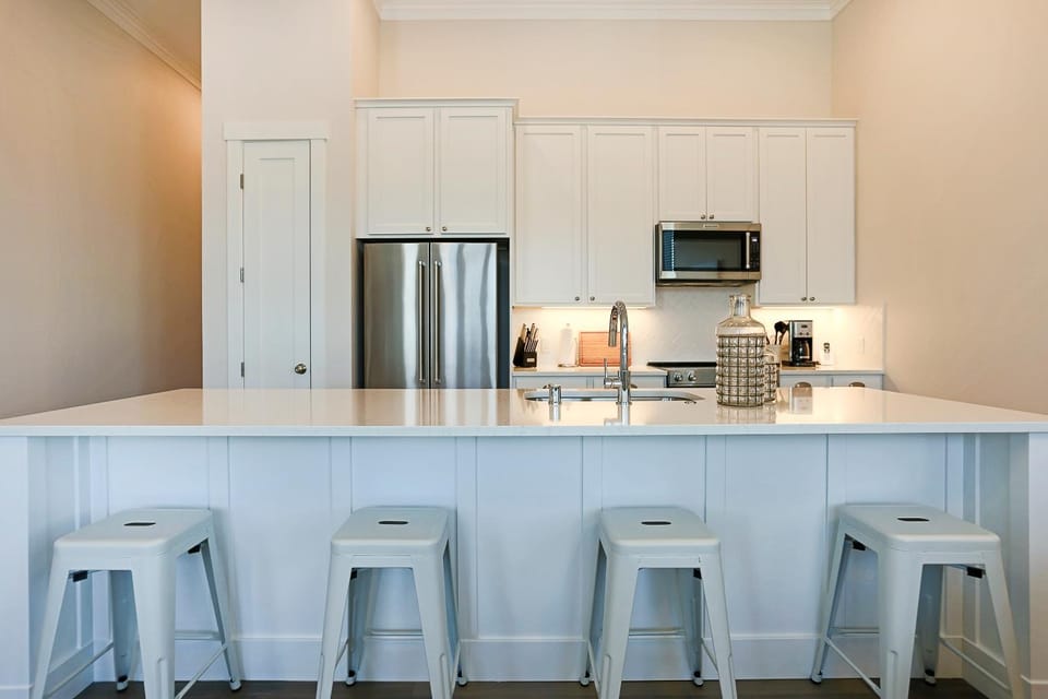 Coffee/tea facilities, Kitchen or kitchenette, oven, stove, toaster