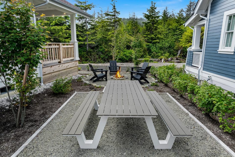 Garden, Seating area, Dining area
