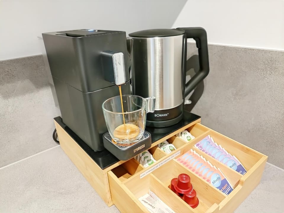 Coffee/tea facilities, Kitchen or kitchenette