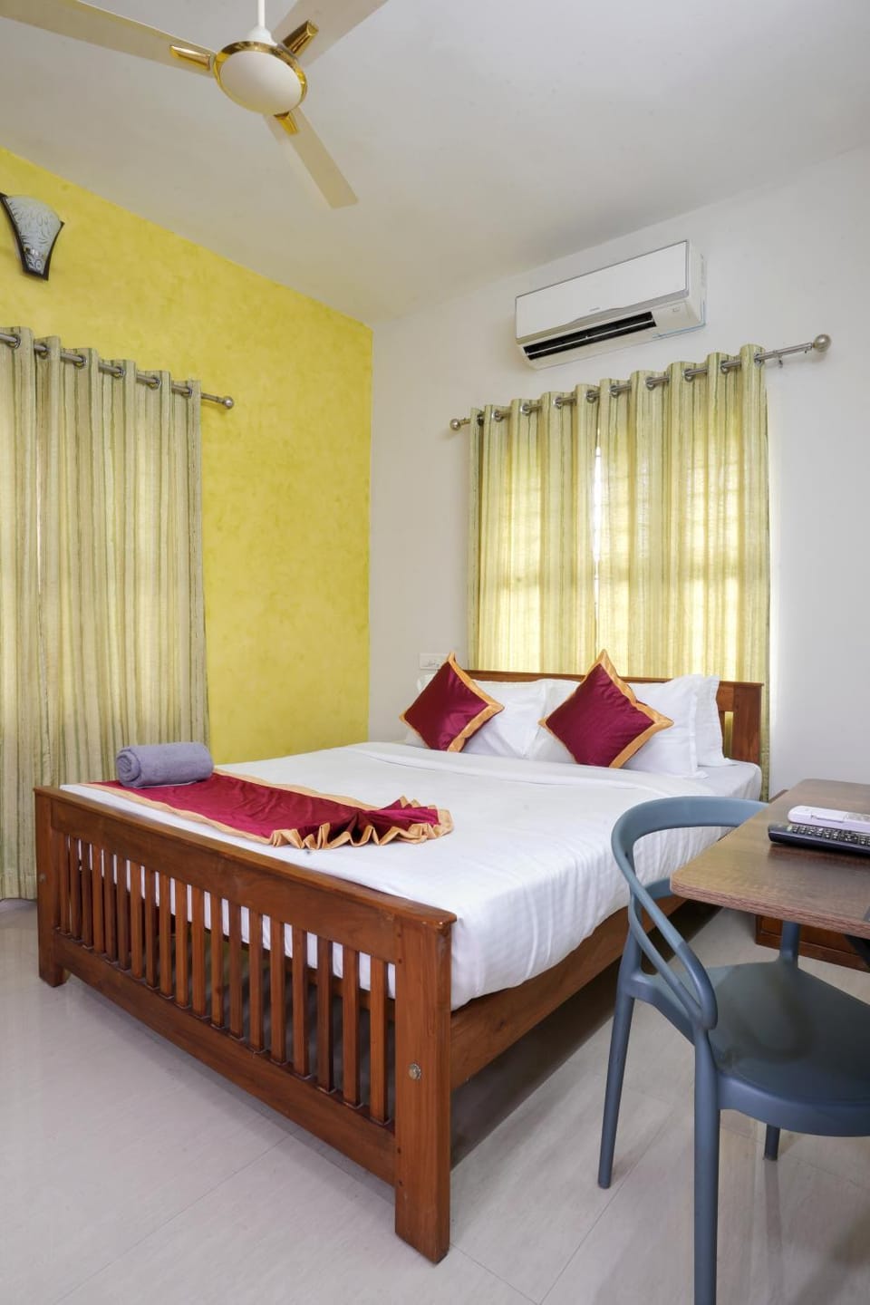 Bed, Photo of the whole room, Bedroom, air conditioner