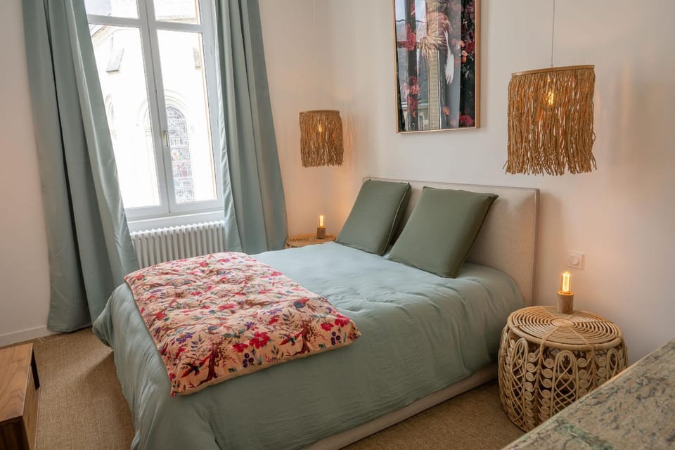 Bed, Photo of the whole room