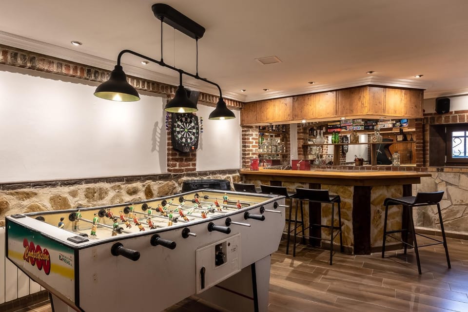 Game Room, Food and drinks, Seating area, Family, minibar