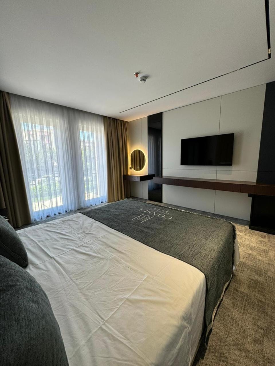 Bed, TV and multimedia