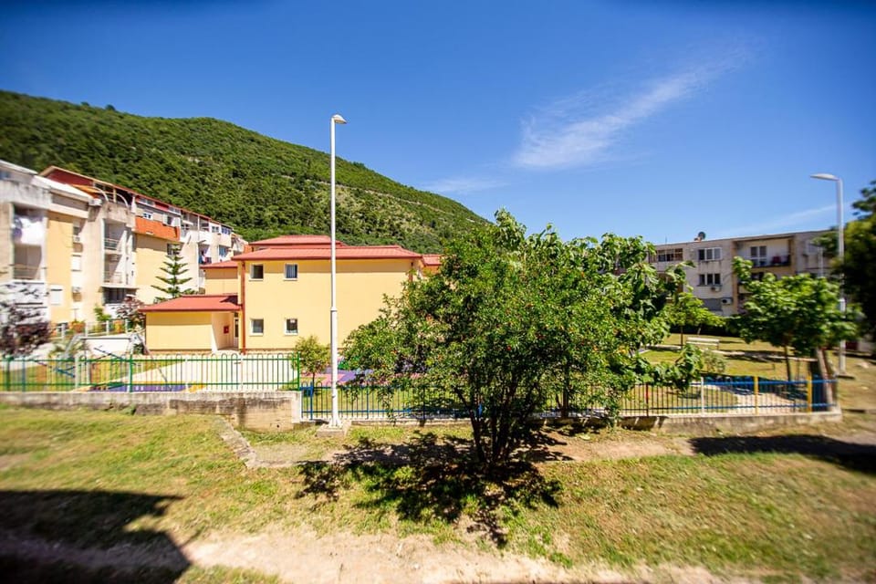 Newly refurnished apartment with large garden Apartment in Budva