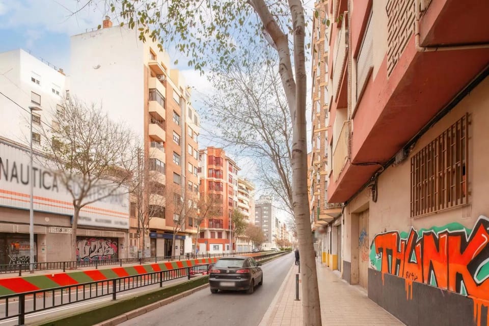 Neighbourhood, Street view, Location