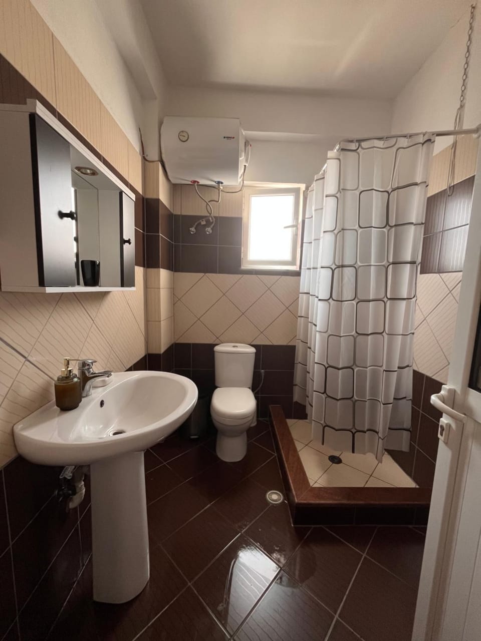 Shower, Toilet, Bathroom, towels