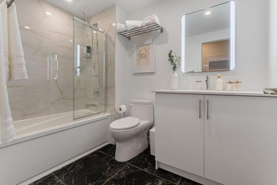 Double King Luxury 2BR Condo Apartment in Laval