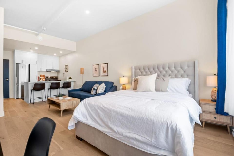 Luxurious DownTown Suite Apartment in Laval