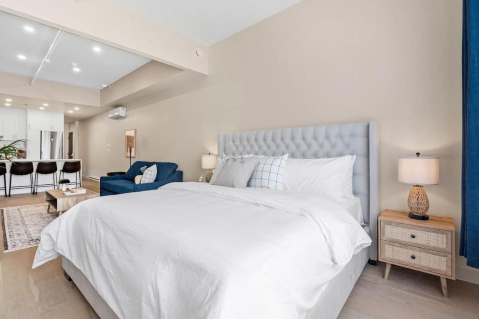 City Center King Loft Apartment in Laval