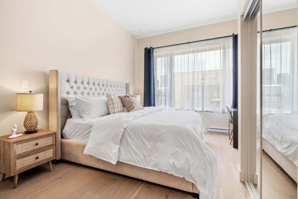 City Center King Loft Apartment in Laval