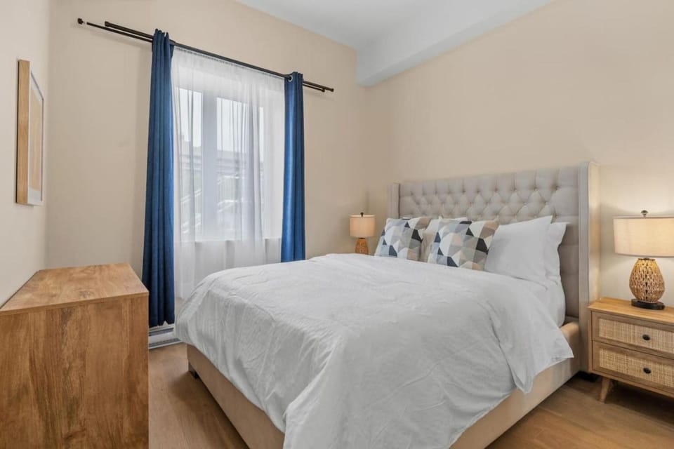 Stylish 2BR Retreat Apartment in Laval