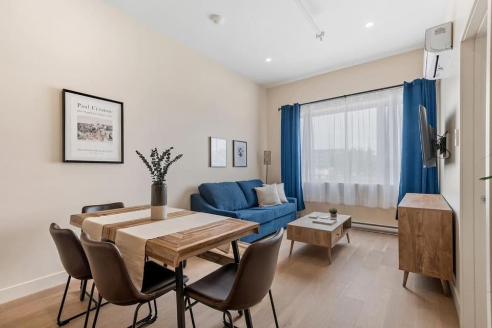 Downtown 2BR Suite Apartment in Laval