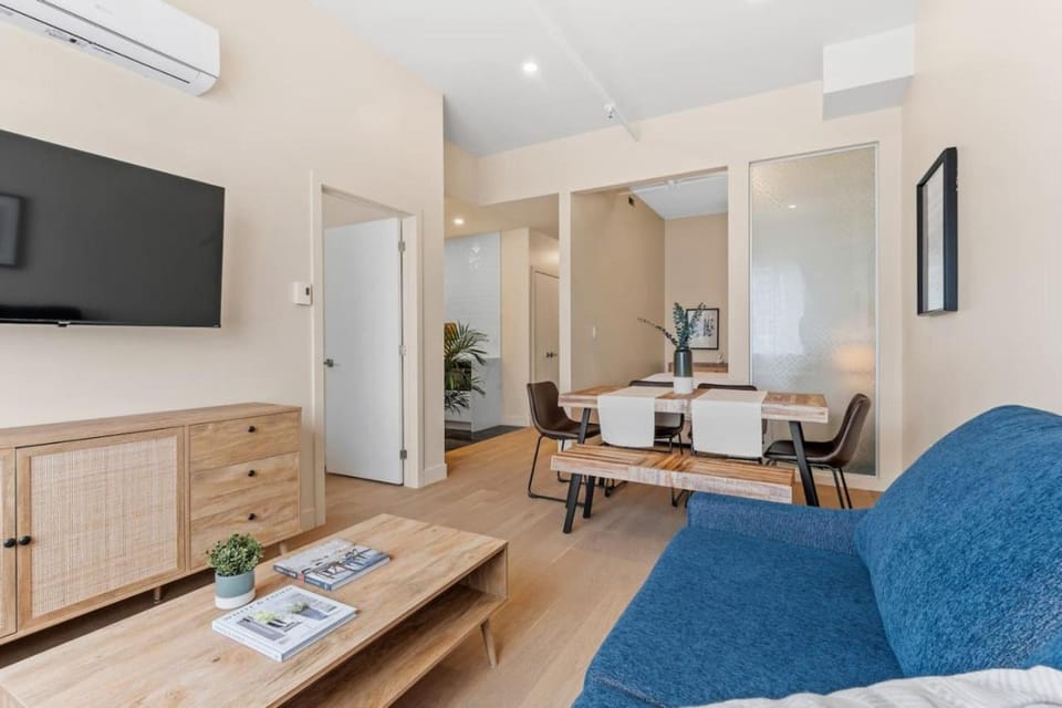 Downtown 2BR Suite Apartment in Laval