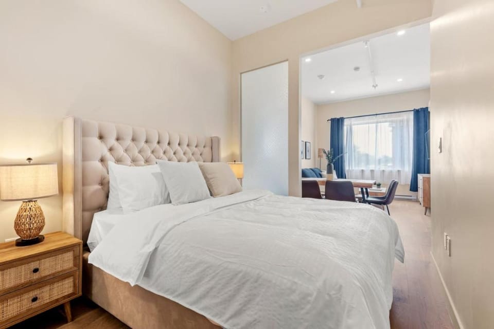 Downtown 2BR Suite Apartment in Laval