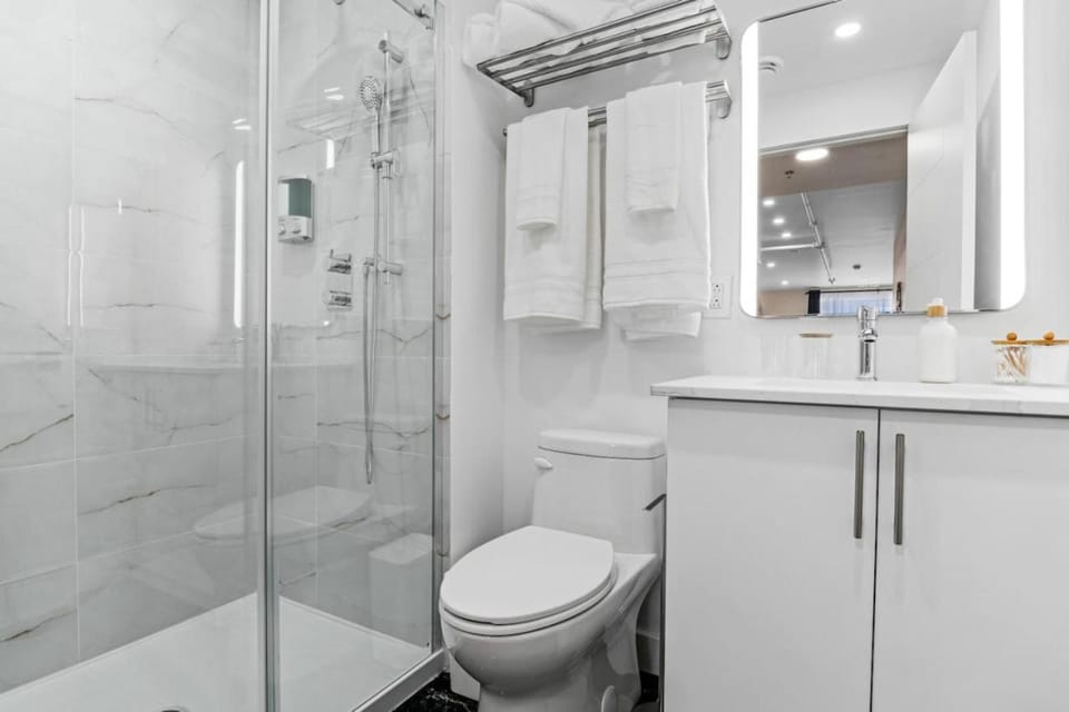 Central Suite with Balcony Apartment in Laval
