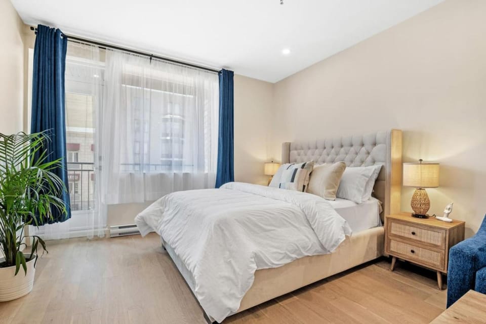 Central Suite with Balcony Apartment in Laval