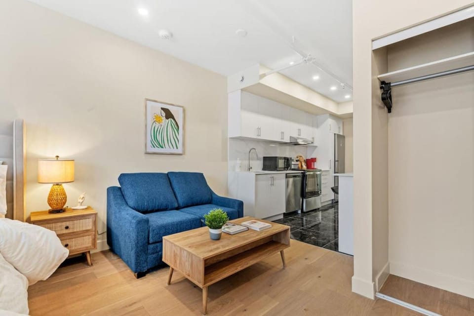 Central Suite with Balcony Apartment in Laval
