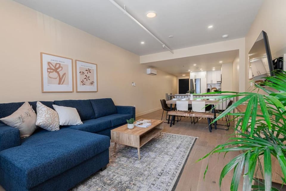 2BR Downtown Suite with Balcony Apartment in Laval