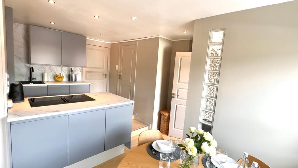 Kitchen or kitchenette, pet friendly, stove